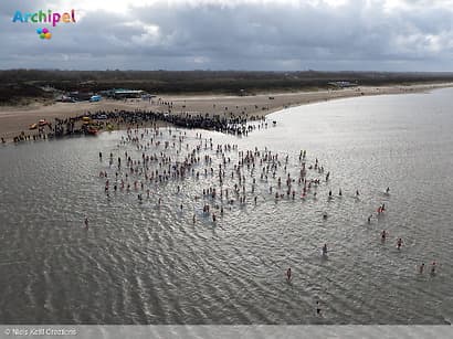 Nieuwjaarsduik Ouddorp trekt 500 deelnemers