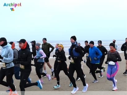 Flakkeese lopers AV Flakkee maken indruk in barre Halve Marathon van Egmond