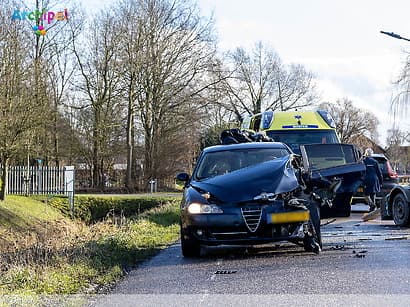 Aanhanger schiet los en veroorzaakt aanrijding