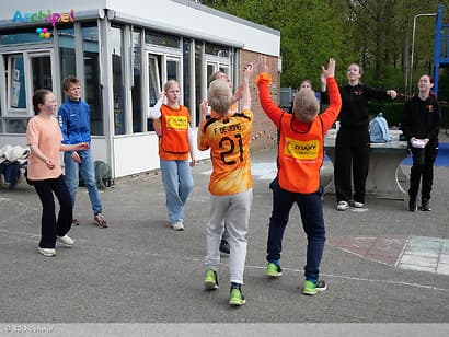 RGO-leerlingen helpen bij Koningsspelen op basisscholen