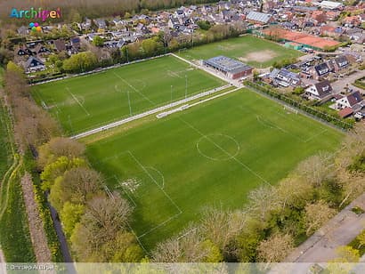 Voetbalvelden op Goeree-Overflakkee krijgen robotmaaiers