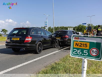 Botsing tussen drie auto's bij kruising N215 en N498