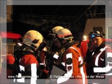 Brandweer oefent scheepsbrandbestrijding in Stellendam