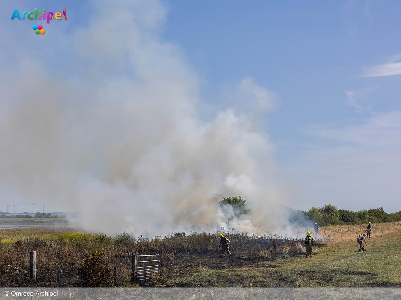 Brandweer bestrijdt brand in natuurgebied Westplaat Buitengronden