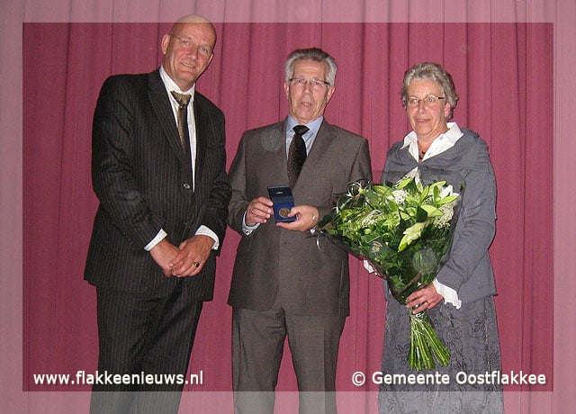 Bronzen gemeentepenning voor de heer Van Putten