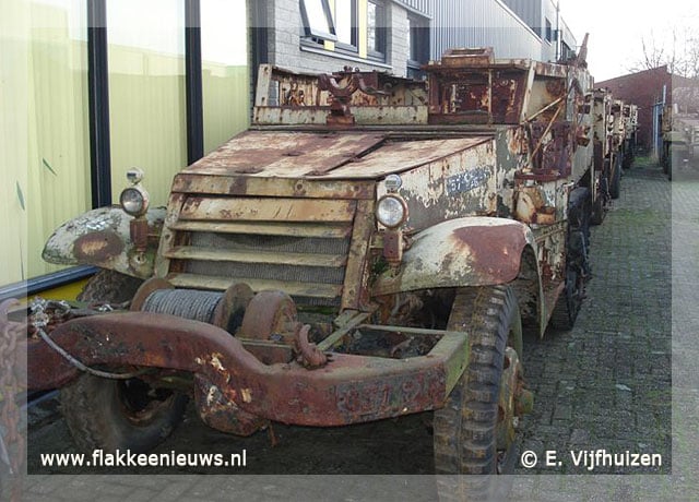 Inwoner van Middelharnis knapt historisch voertuig op