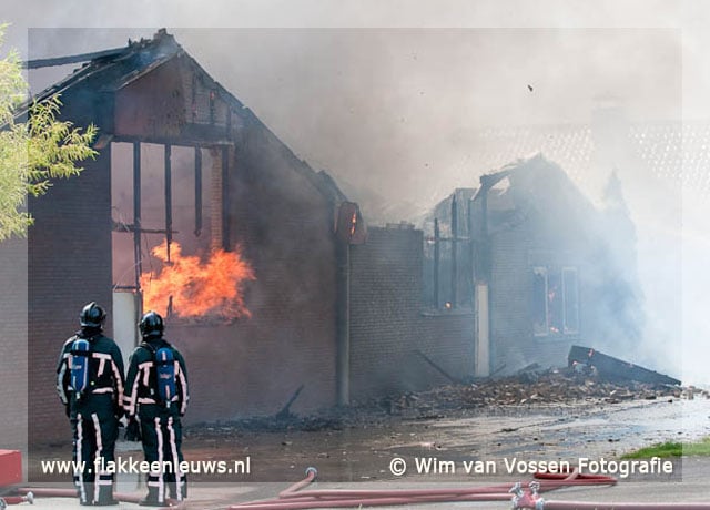 Zeer grote brand in bakkerij Ooltgensplaat (video)