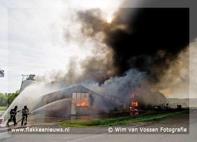 Zeer grote brand in bakkerij Ooltgensplaat (video)