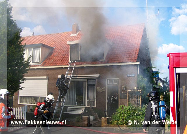 Middelbrand aan de Steneweg in Middelharnis
