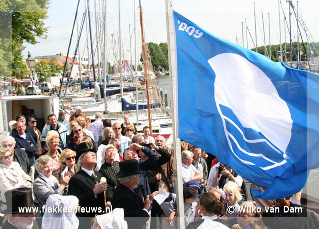 Middelharnis hijst eerste Blauwe Vlag