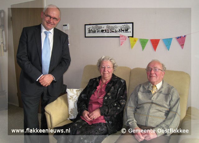 Echtpaar Born-van Schouwen ontvangt burgemeester Oostflakkee