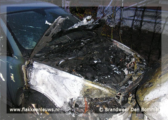 Voertuigen in brand in Den Bommel