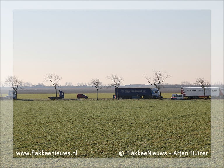 Aanrijding tussen twee vrachtwagens en bestelbusje