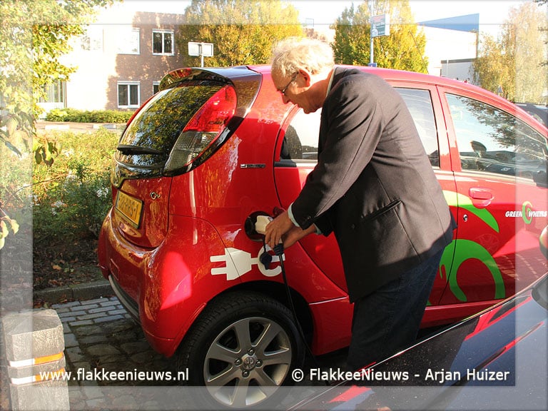 Eerste oplaadpunt elektrische auto's in gebruik genomen