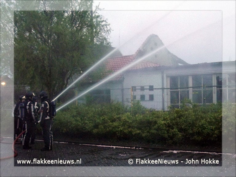Brand verwoest voormalig schoolgebouw Ooltgensplaat