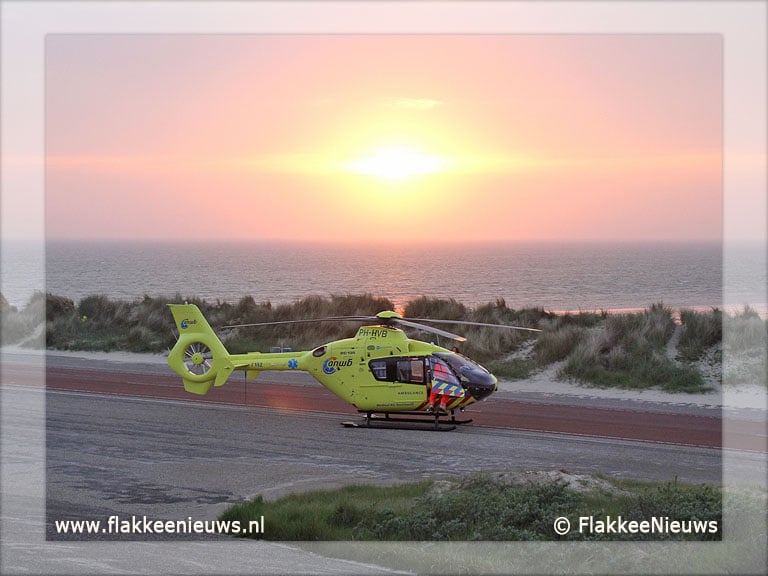 Kitesurfer maakt val van hoogte