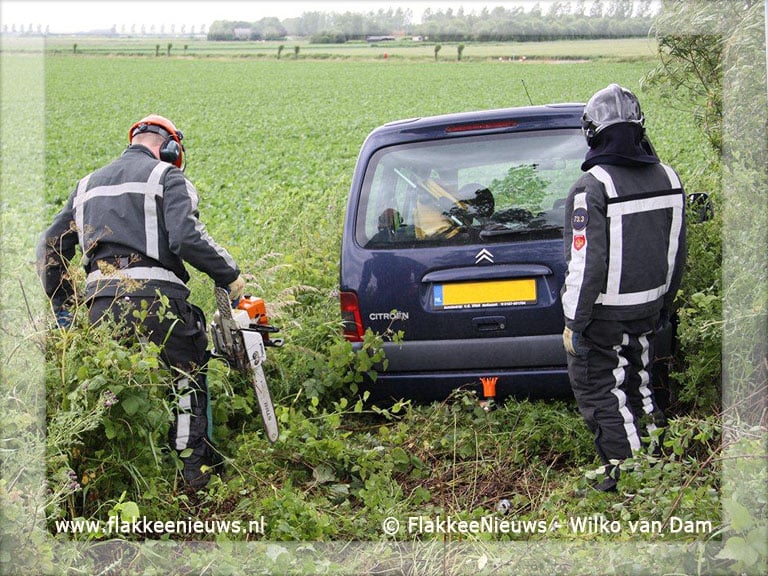 Moeder en twee kinderen met de schrik vrij