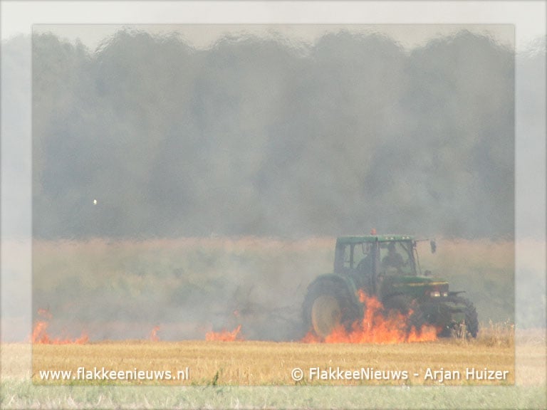 Brand op het land bij Nieuwe-Tonge