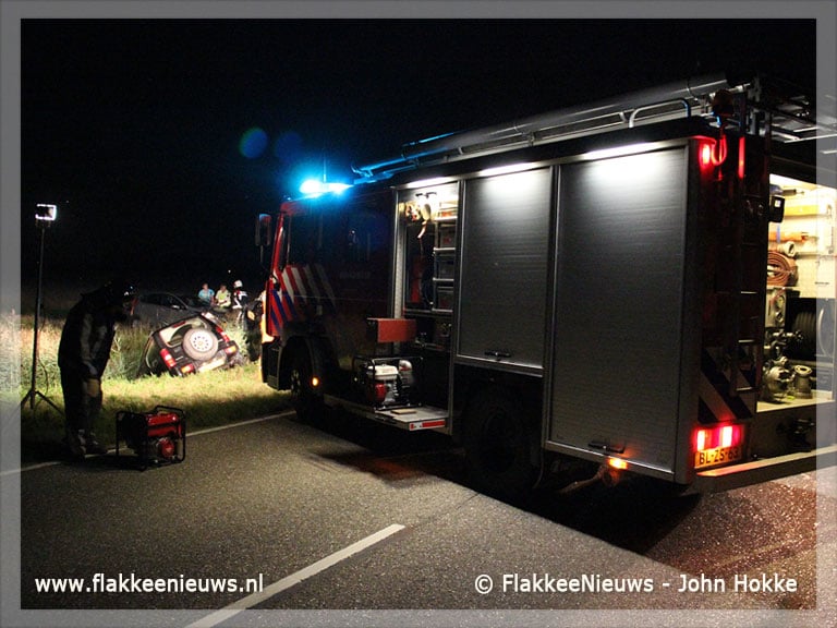 Auto te water bij Ooltgensplaat
