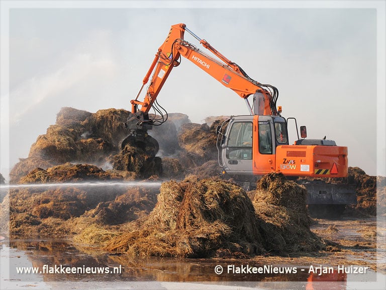 Hooibalen in brand bij Goedereede