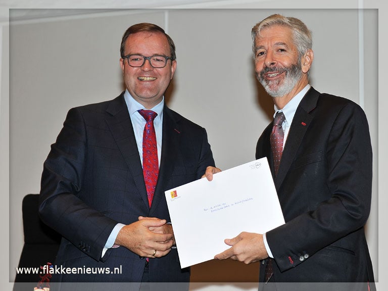 Profielschets nieuwe commissaris overhandigd