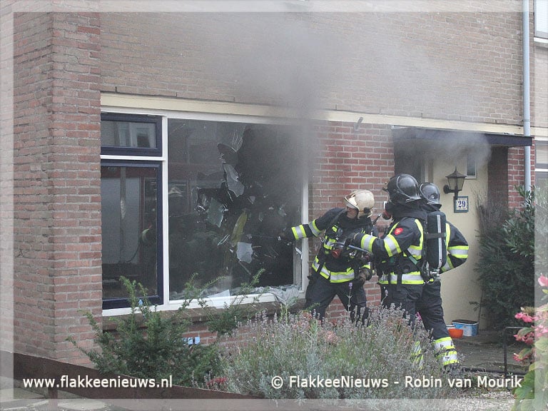 Brandweer haalt kat uit brandende woning