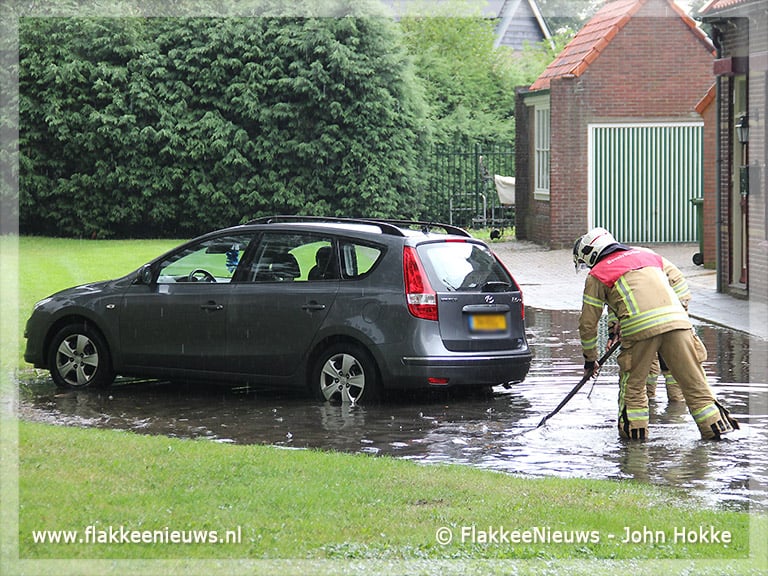 Plaatselijke hoosbui in Ooltgensplaat
