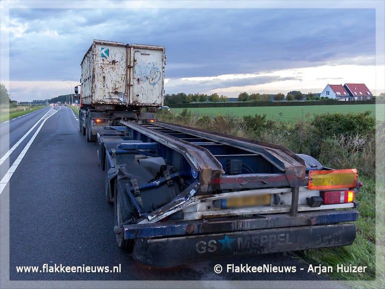 Afsluiting N215 door container tegen auto