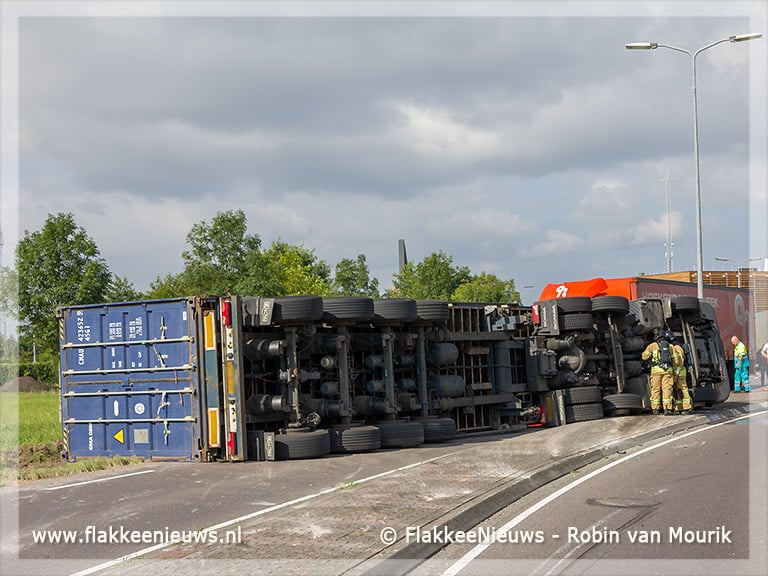 Vrachtwagen geschaard op de Zuidelijke Randweg