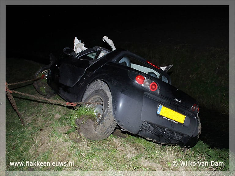 Auto over de kop bij Dirksland