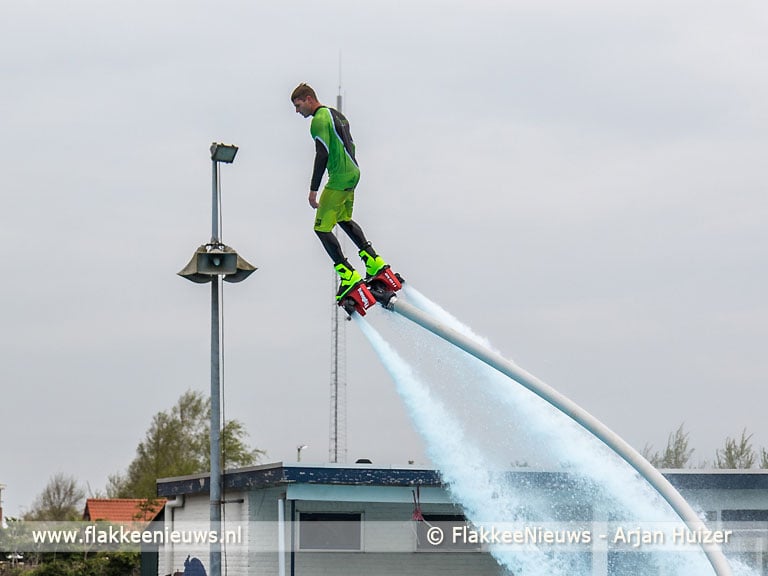 Buitenzwembad in Stellendam vliegend geopend