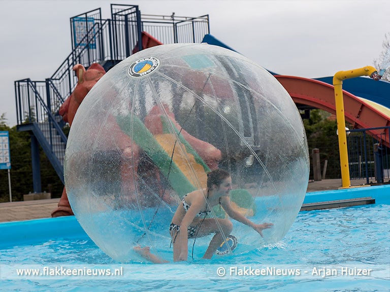 Buitenzwembad in Stellendam vliegend geopend