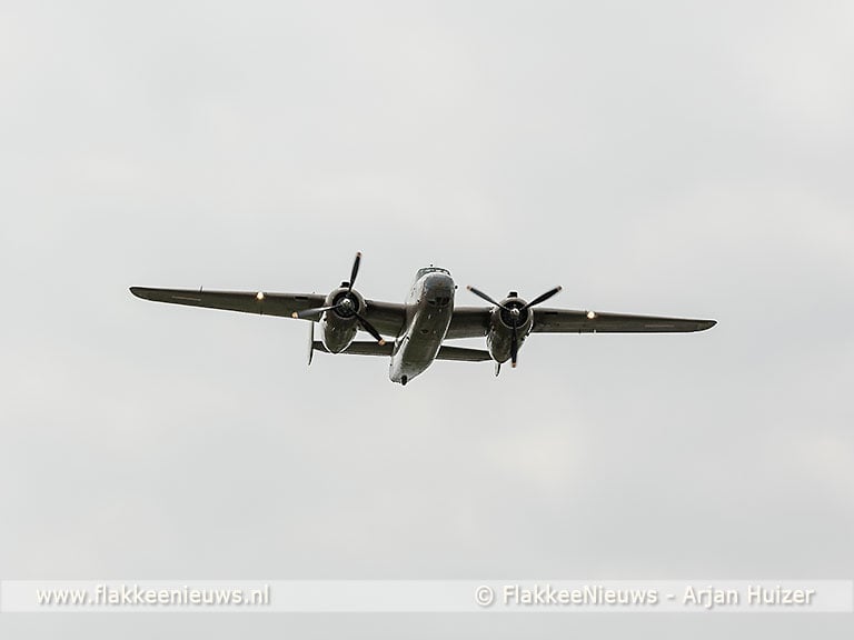 Flypast waardige afsluiter van onthulling herdenkingspaneel