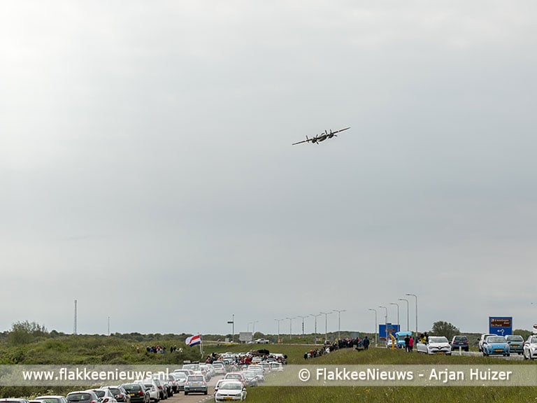 Flypast waardige afsluiter van onthulling herdenkingspaneel
