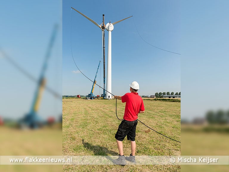 Eerste turbine op  windpark Battenoert afgebroken