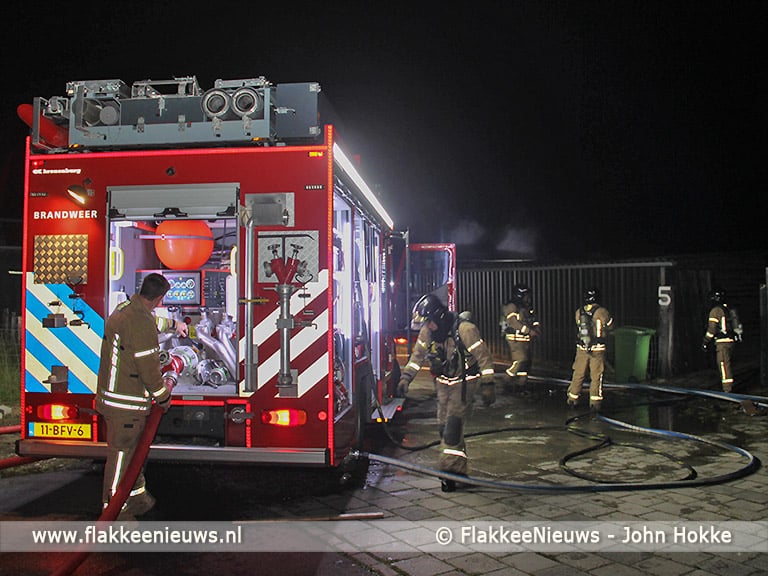 Brand verwoest loods in Ooltgensplaat