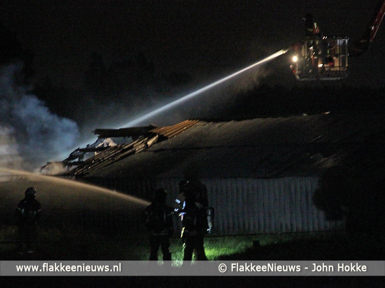 Brand verwoest loods in Ooltgensplaat