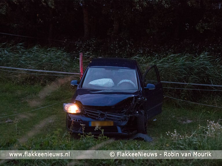 Frontale botsing in polder Sommelsdijk