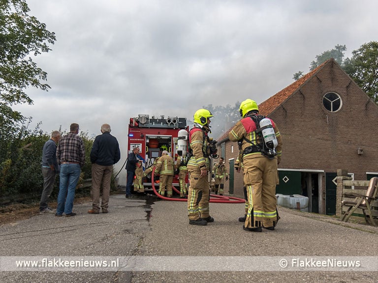 Middelbrand aan de Molendijk in Melissant
