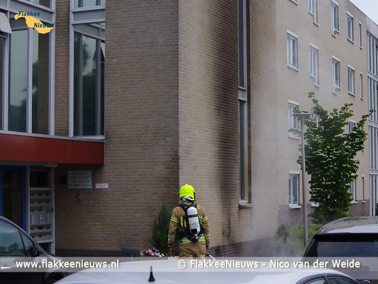 Wakker door brand bij de voordeur