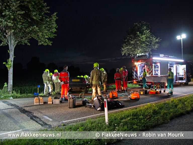 Zwaar gewonde bij aanrijding tegen boom