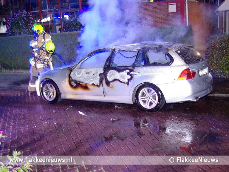 Auto met gestolen kentekenplaten in brand