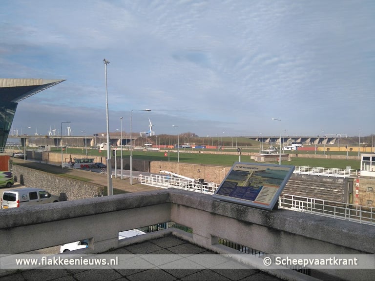 Kortere wachttijden Volkeraksluizen dankzij extra schuif
