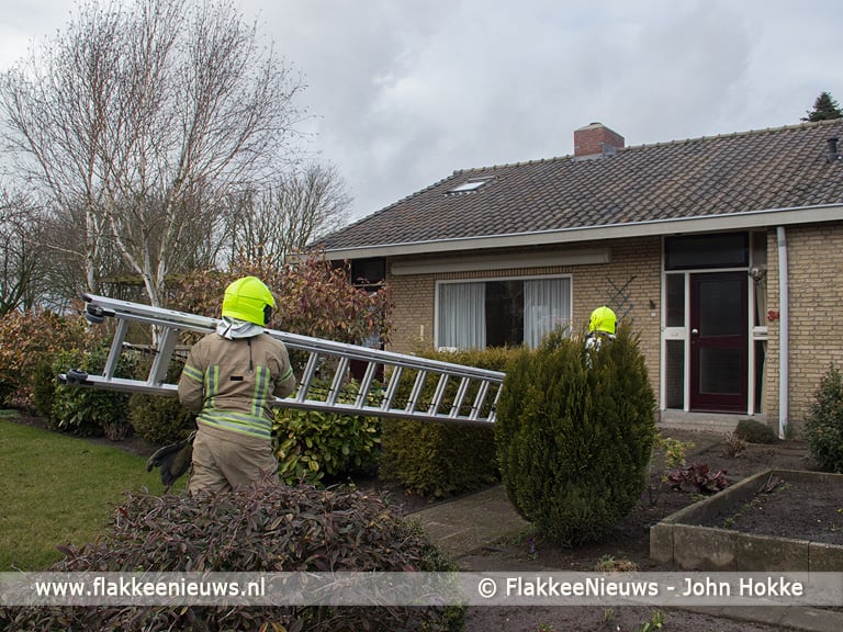 Vonken uit schoorsteen in Ooltgensplaat