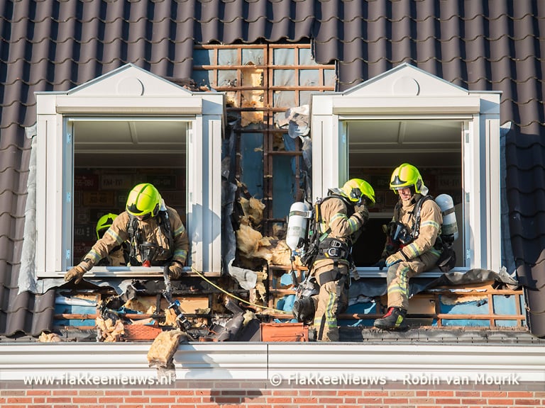 Brandweer rukt uit voor brand op zolder in Sommelsdijk