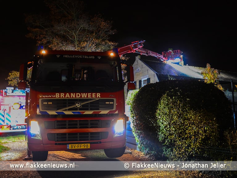 Brandweer rukt uit voor schoorsteenbrand Dirksland