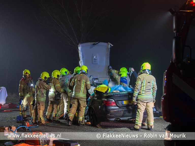 Hulpdiensten bevrijdden zwaargewond slachtoffer uit auto