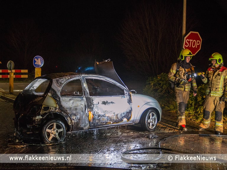 Auto in vlammen op in Melissant