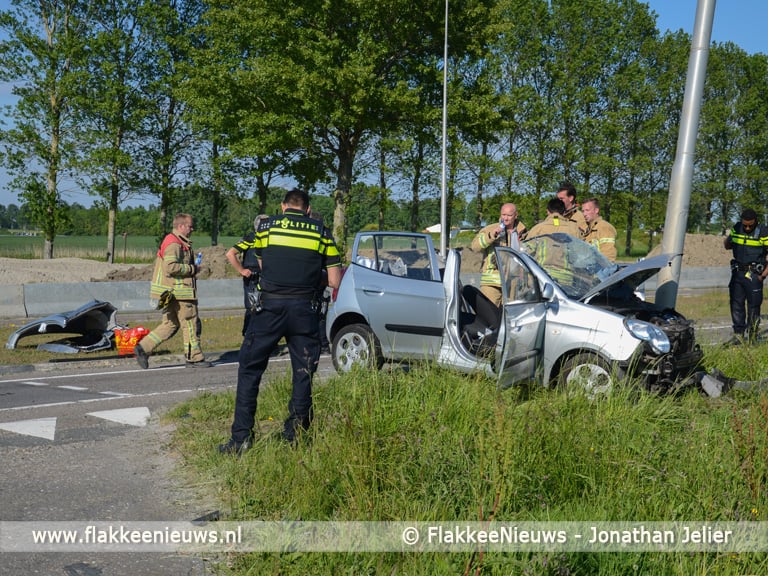 Vrouw zwaargewond bij aanrijding op Staakweg Dirksland