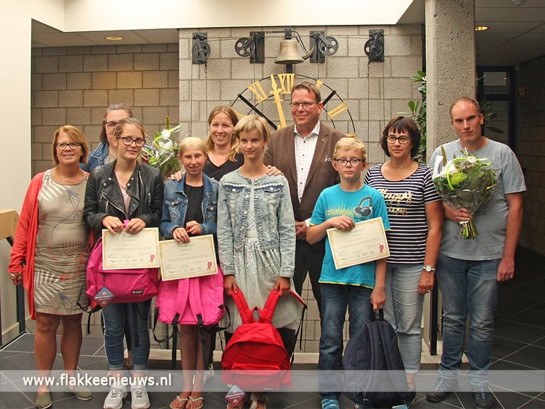 Deelnemers van het project De Reiskoffer ontvangen certificaat